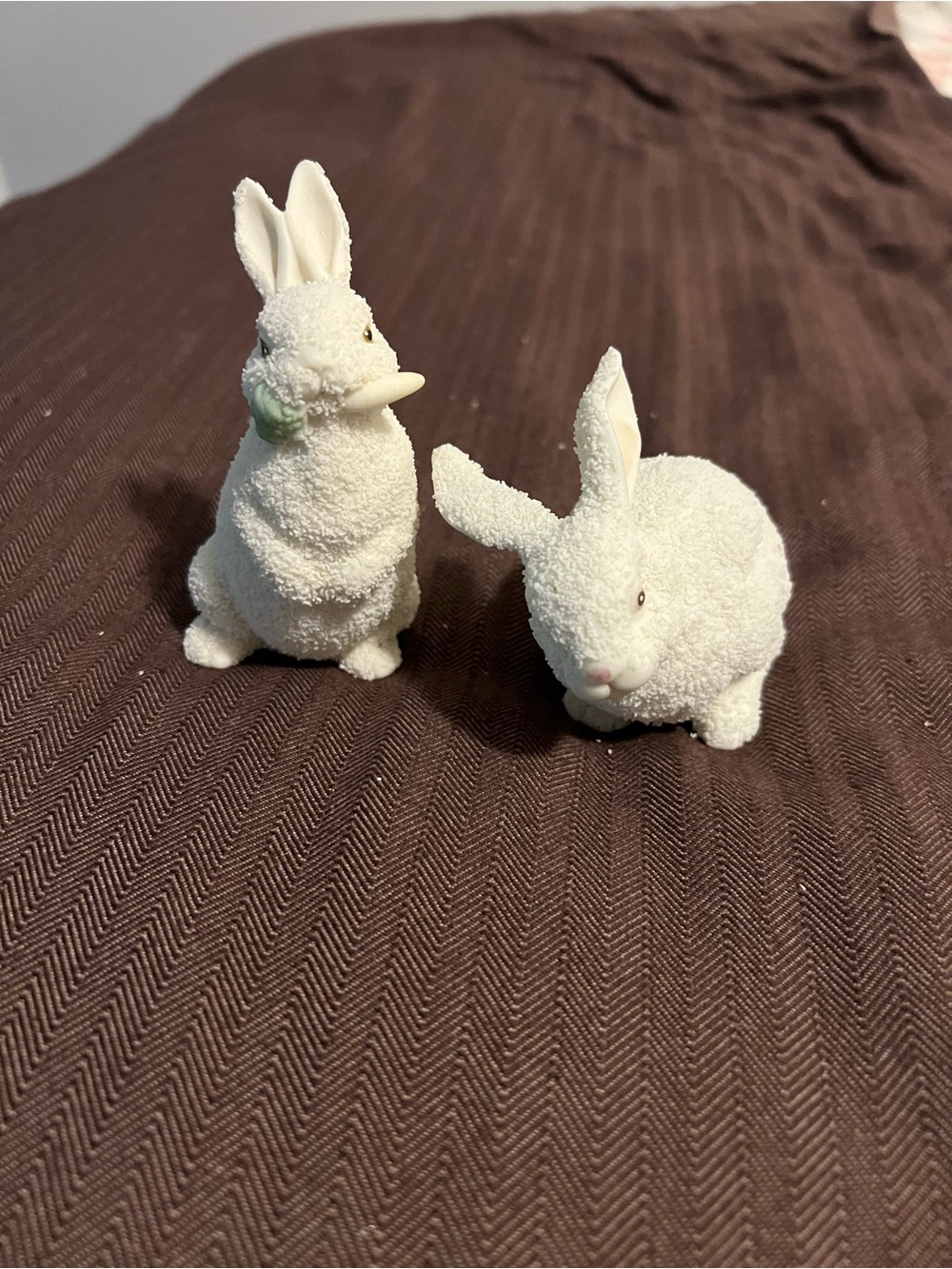 EASTER BUNNY RABBIT FIGURINE x2 DEPT DEPARTMENT 56 TEXTURED WHITE 1996 1997